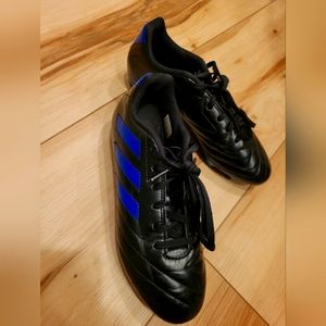 Boys/Men's soccer cleats size 7 Adidas